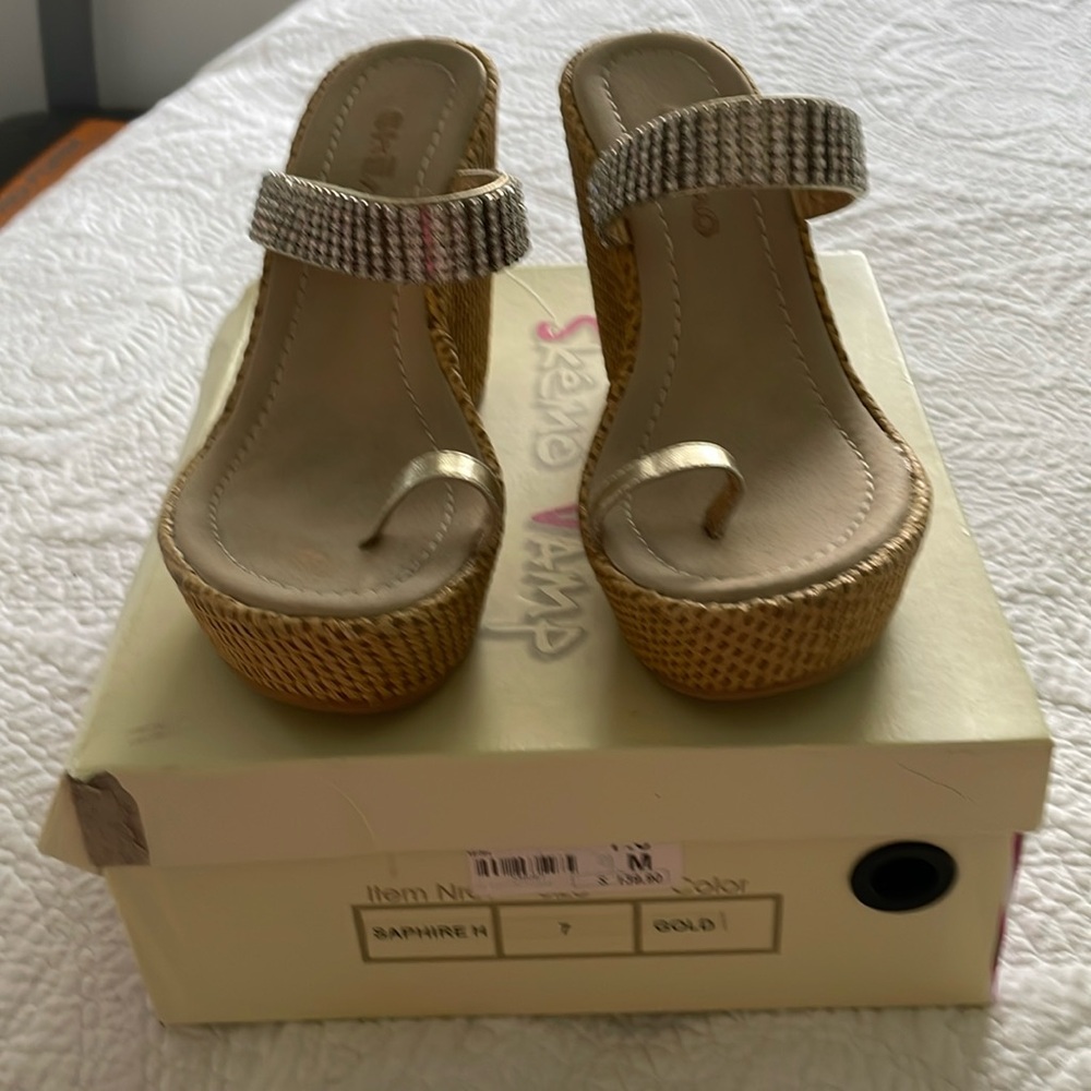 Beautiful Skemo Vamp wedges